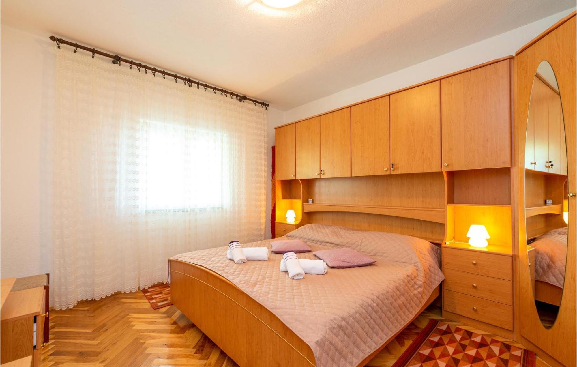 Lovely Apartment In Rovanjska With House Sea View ภายนอก รูปภาพ