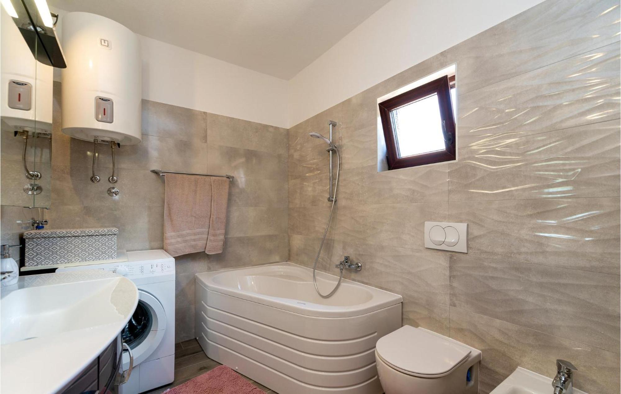 Lovely Apartment In Rovanjska With House Sea View ภายนอก รูปภาพ
