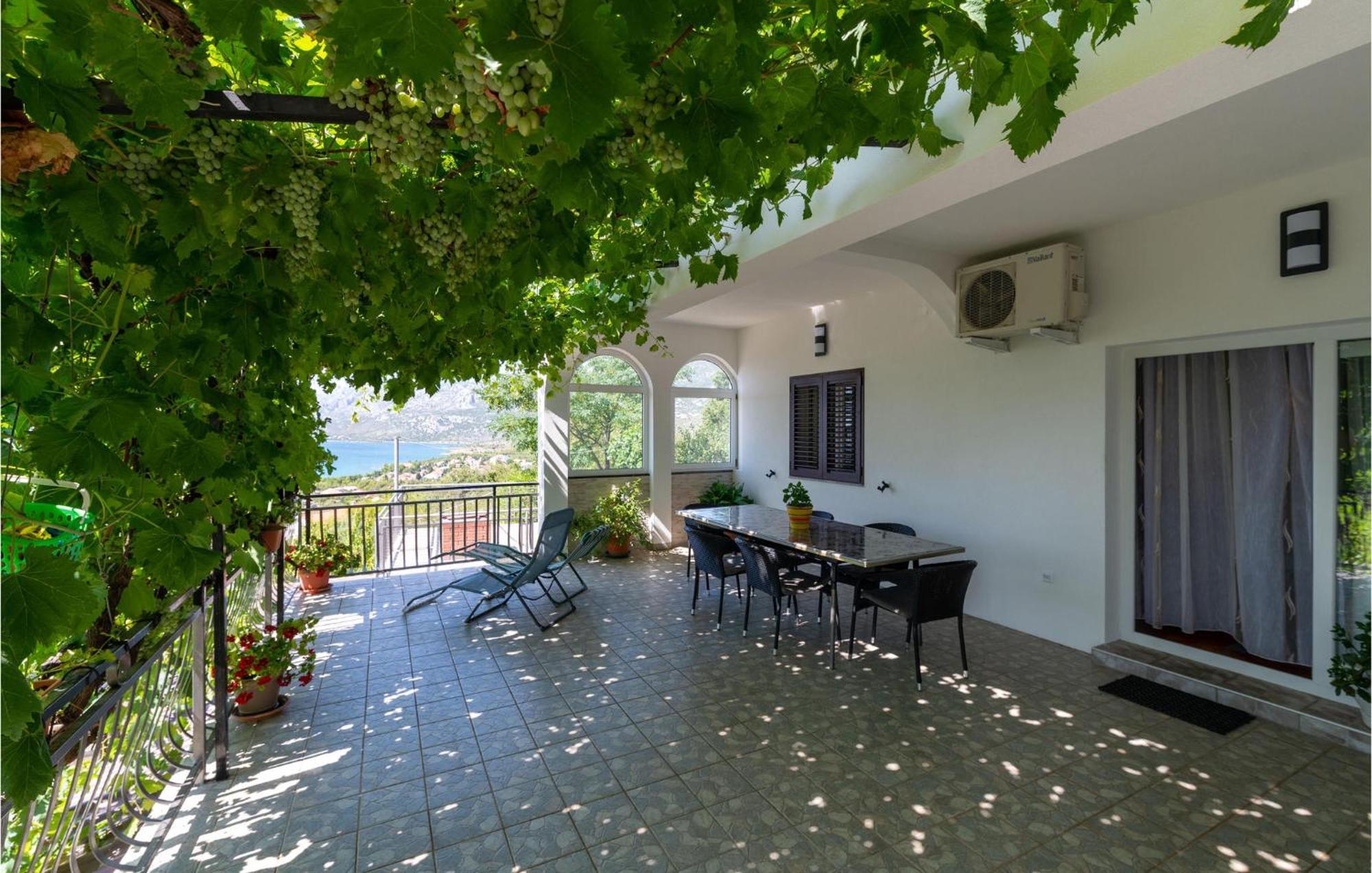 Lovely Apartment In Rovanjska With House Sea View ภายนอก รูปภาพ